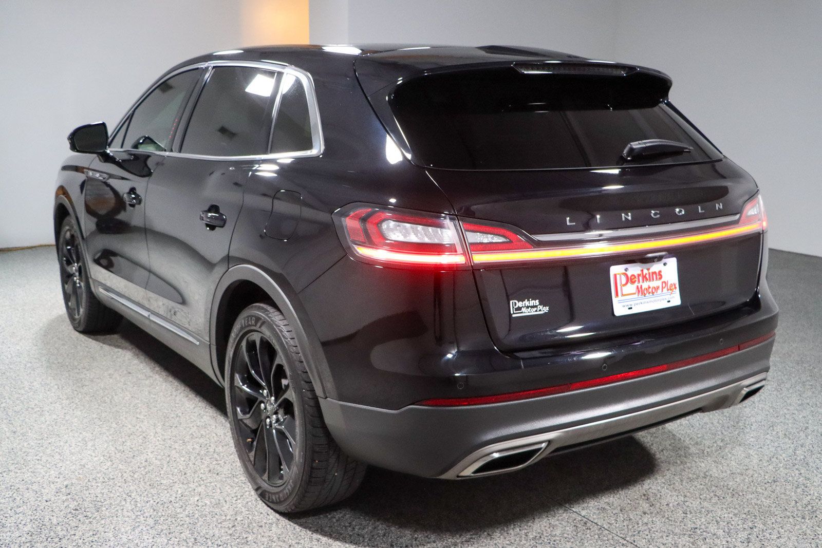 Used 2021 Lincoln Nautilus Reserve w/ Cargo Utility Package AWD/4WD image 9
