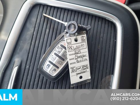 Used 2023 Chrysler Pacifica Touring-L FWD image 35