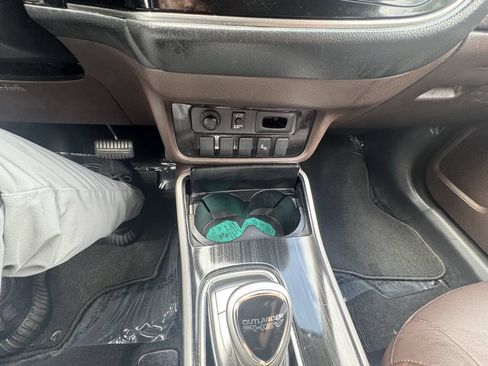 Used 2018 Mitsubishi Outlander SEL AWD/4WD image 37