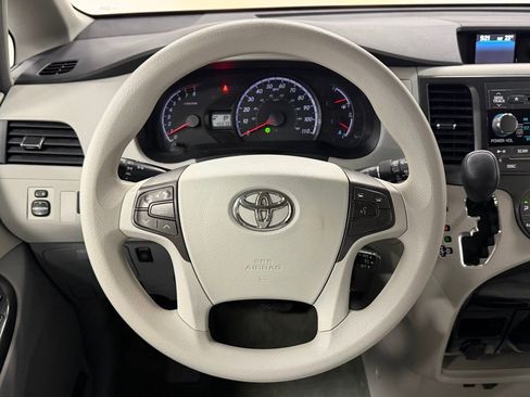 Used 2011 Toyota Sienna LE image 17