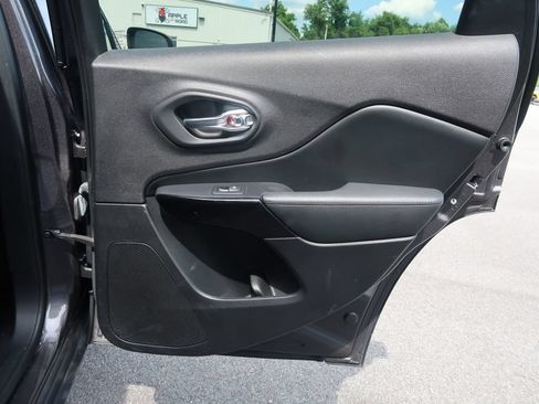 Used 2021 Jeep Cherokee Latitude Plus AWD/4WD image 15