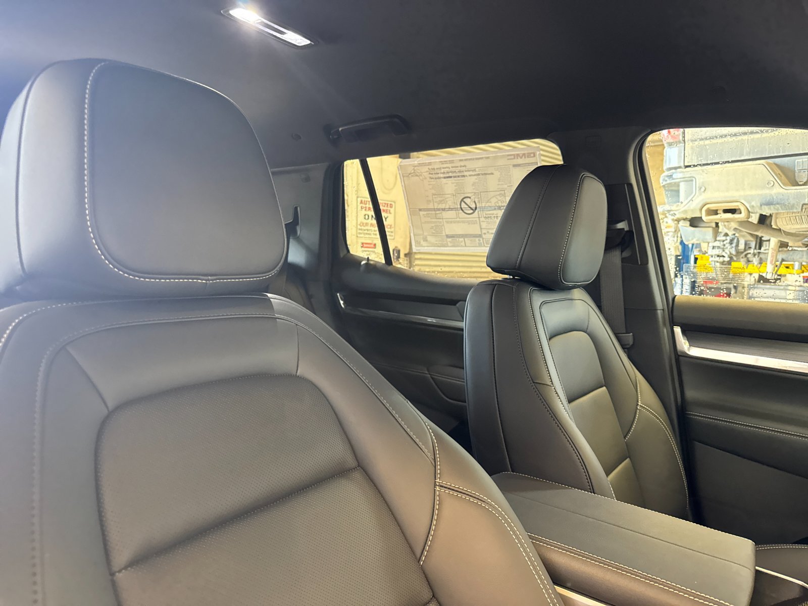New 2027 GMC Terrain Elevation w/ Elevation Premium Package AWD/4WD image 18