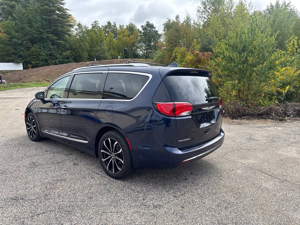 Used 2018 Chrysler Pacifica Limited w/ Advanced Safetytec Group FWD image 3