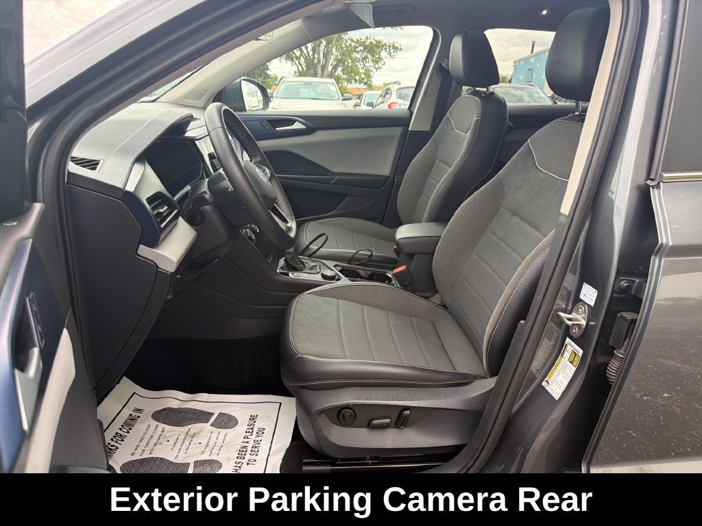 Used 2023 Volkswagen Taos SE w/ Panoramic Sunroof Package AWD/4WD image 11