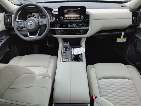 New 2025 Nissan Pathfinder SV image 15