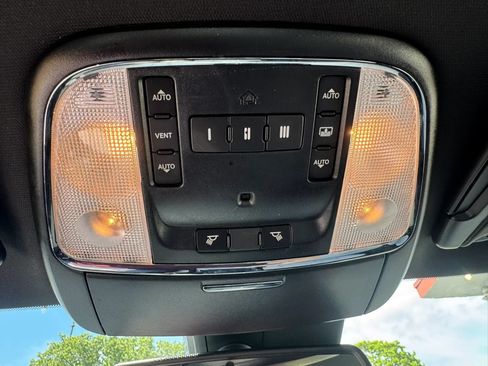 Used 2018 Chrysler 300 S w/ 300S Premium Group RWD image 47