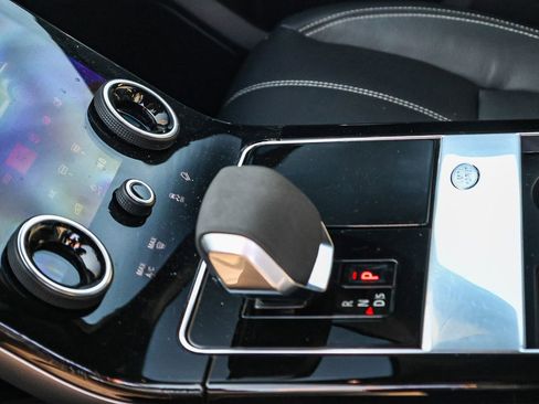 Used 2023 Land Rover Range Rover Velar R-Dynamic S image 32