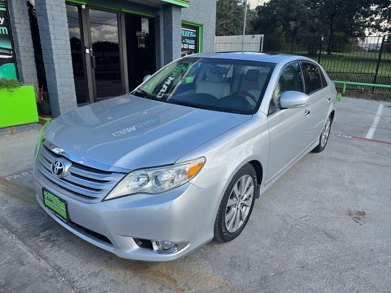 Used 2011 Toyota Avalon Limited FWD image 3