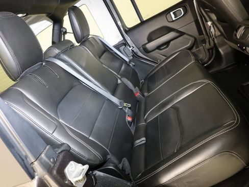 Used 2022 Jeep Wrangler Unlimited Sahara w/ Cold Weather Group image 31