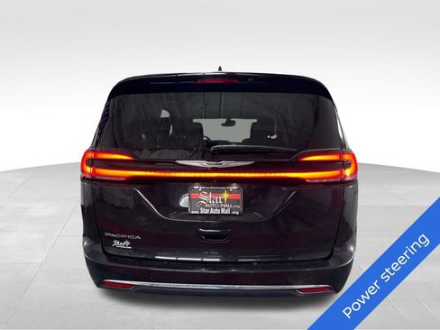 Used 2022 Chrysler Pacifica Touring-L FWD image 6