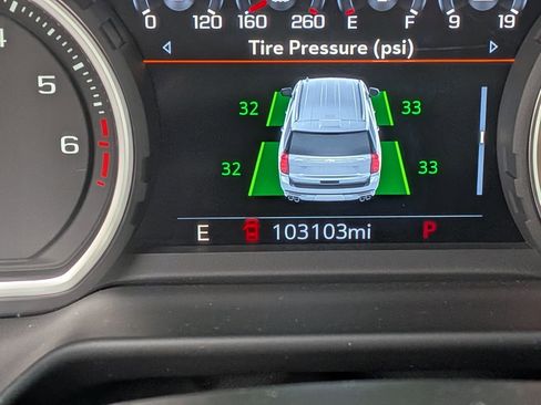 Used 2021 Chevrolet Suburban Premier image 24