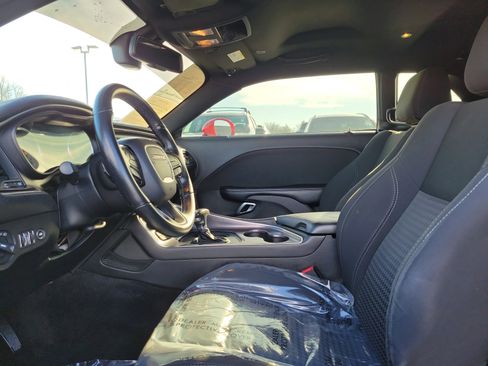 Used 2018 Dodge Challenger R/T image 9