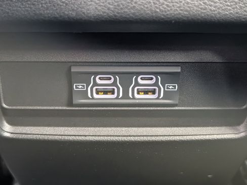 Used 2025 Jeep Grand Cherokee Laredo RWD image 28