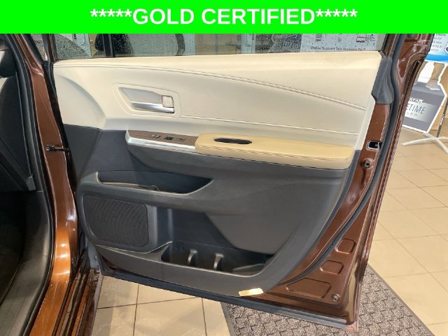Certified 2022 Toyota Sienna XLE FWD image 38