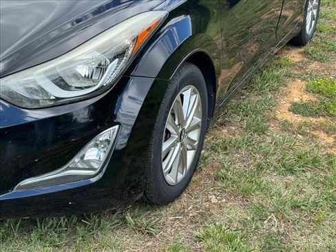 Used 2016 Hyundai Elantra SE w/ Option Group 02 FWD image 4