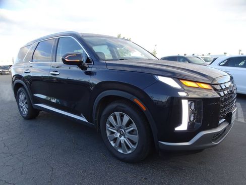 Used 2023 Hyundai Palisade SEL FWD image 3