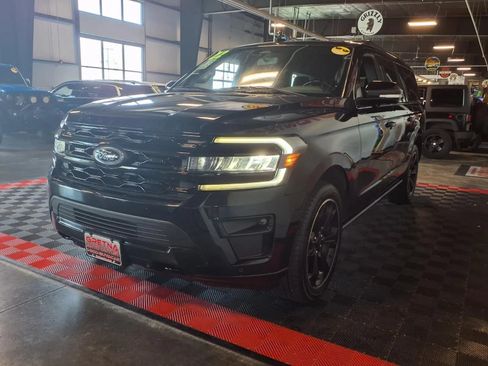 Used 2022 Ford Expedition Max Limited AWD/4WD image 4