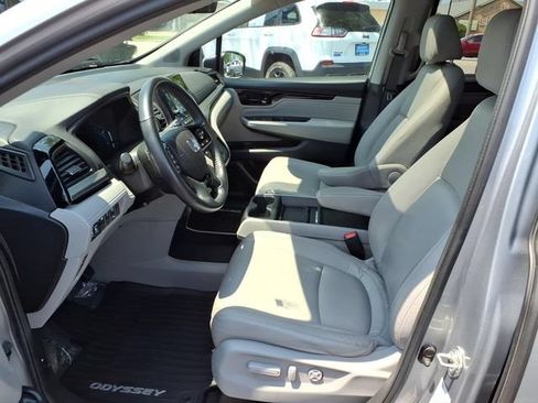 Certified 2021 Honda Odyssey Touring image 4
