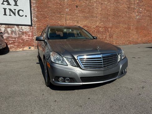 Used 2011 Mercedes-Benz E 350 4MATIC Wagon image 2