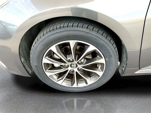 Used 2017 Toyota Avalon XLE Premium image 10