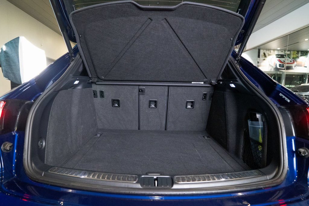 Certified 2025 Porsche Macan AWD/4WD image 40