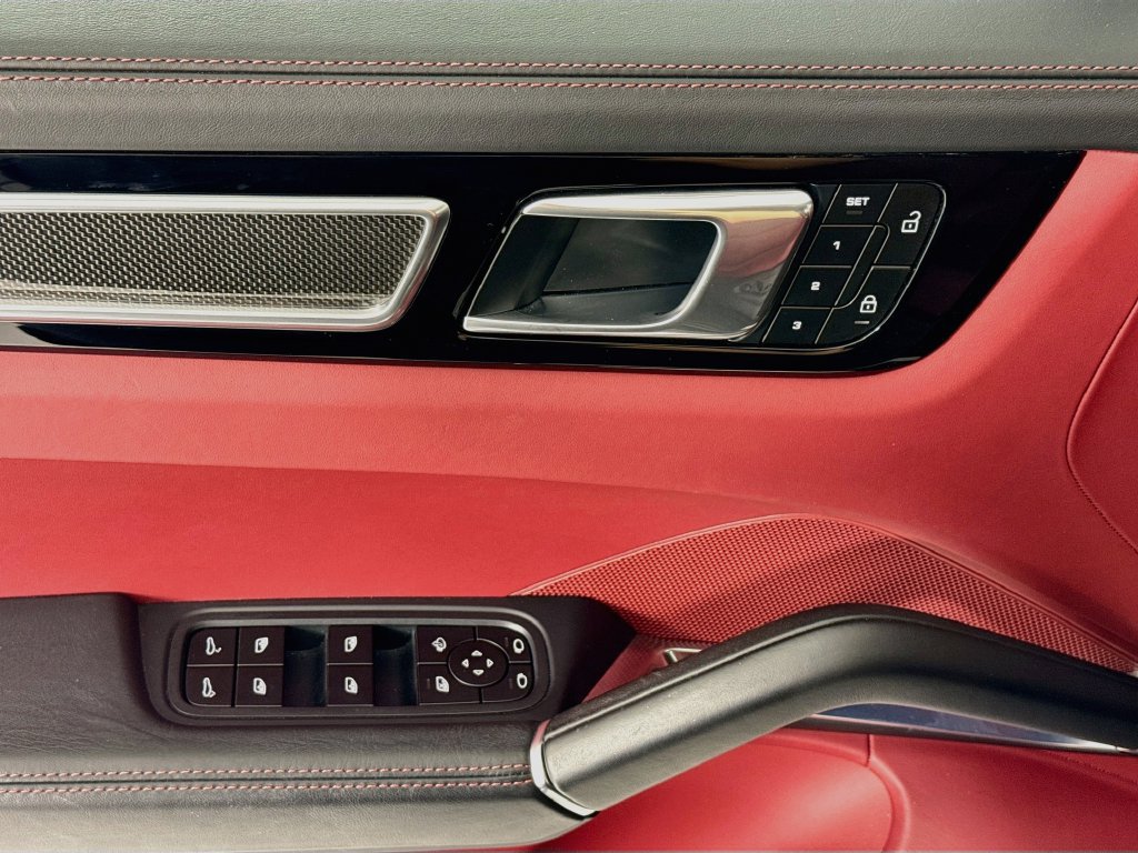 Certified 2023 Porsche Cayenne Turbo AWD/4WD image 11
