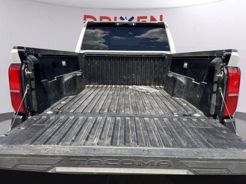 Used 2025 Toyota Tacoma SR AWD/4WD image 25
