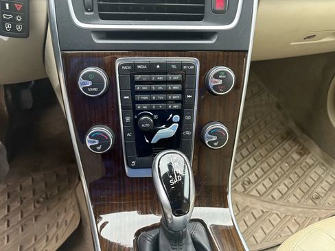 Used 2015 Volvo S60 T5 Premier image 18