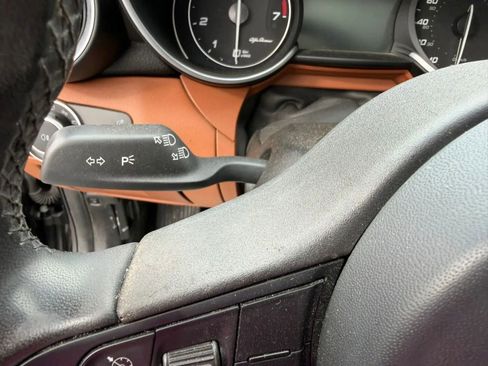 Used 2018 Alfa Romeo Giulia AWD image 26