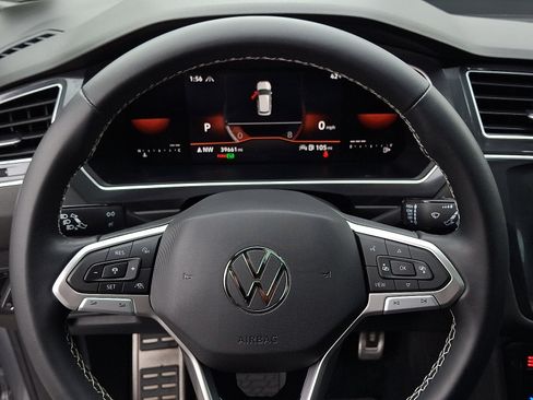 Used 2023 Volkswagen Tiguan SE R-Line image 19