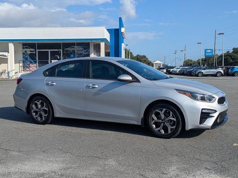 Used 2021 Kia Forte LXS FWD image 2