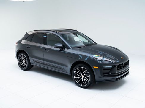 Certified 2026 Porsche Macan AWD/4WD image 7