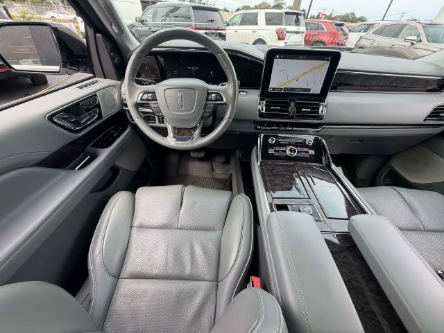Used 2018 Lincoln Navigator Reserve w/ Technology Package AWD/4WD image 15