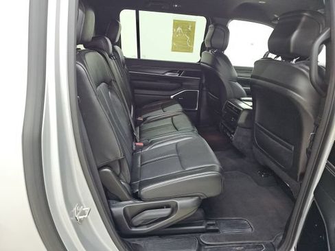Used 2024 Jeep Wagoneer L Series II w/ Flexible Seating Group AWD/4WD image 21