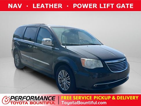 Used 2014 Chrysler Town & Country Touring-L FWD image 1