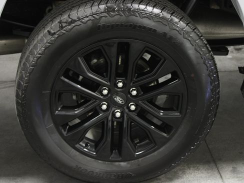 Used 2025 Ford F150 Lariat AWD/4WD image 11