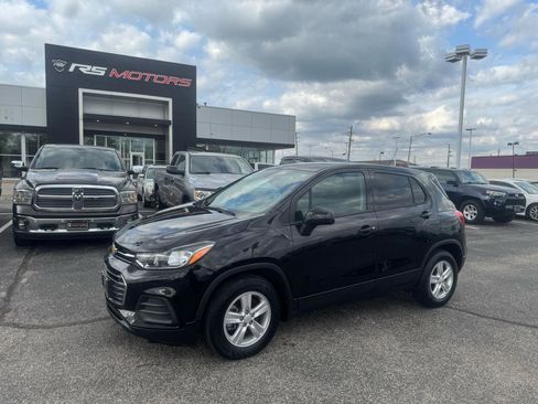 Used 2021 Chevrolet Trax LS w/ Tint and Cruise Package FWD image 2
