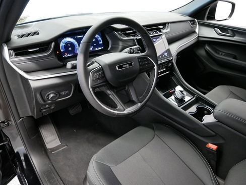 New 2025 Jeep Grand Cherokee Laredo w/ Luxury Tech Group I image 2