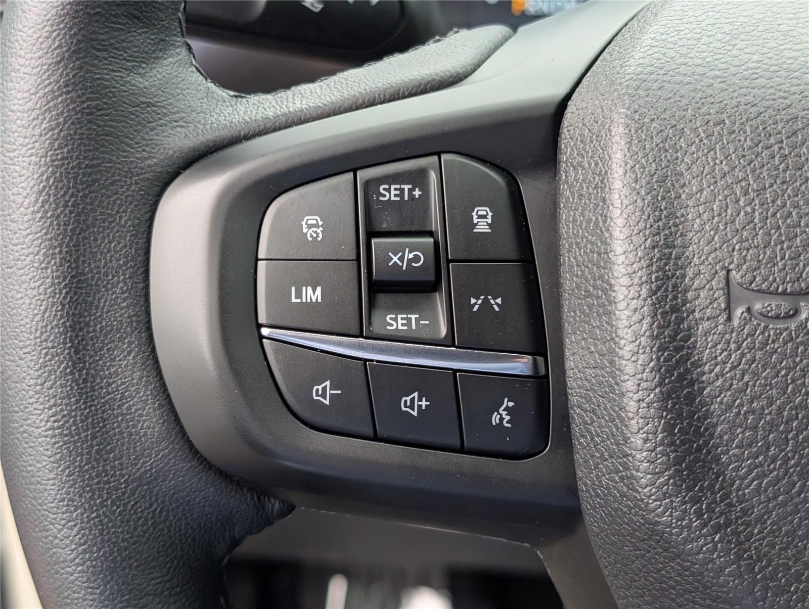 Used 2025 Ford Ranger Lariat w/ FX4 Off-Road Package AWD/4WD image 22