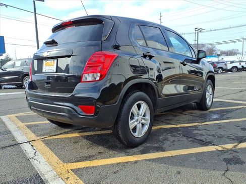 Certified 2022 Chevrolet Trax LS w/ Tint and Cruise Package image 6