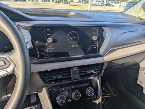 Certified 2023 Volkswagen Taos SE FWD image 20