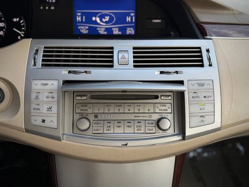 Used 2010 Toyota Avalon XLS image 15