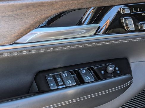 Used 2022 Jeep Grand Wagoneer Series I AWD/4WD image 14