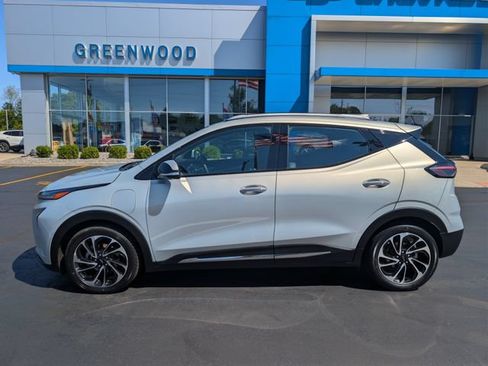 Used 2023 Chevrolet Bolt EUV Premier w/ Sun & Sound Package FWD image 2