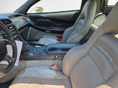 Used 1998 Chevrolet Corvette Coupe w/ Memory Pkg RWD image 12