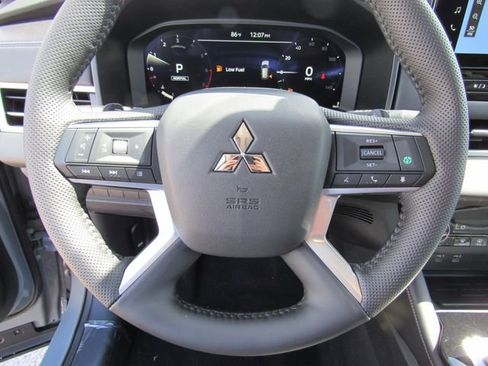 New 2026 Mitsubishi Outlander SE image 32