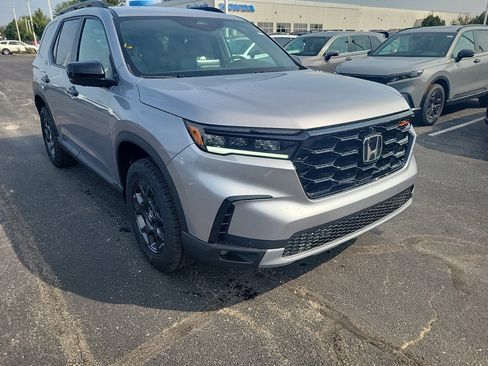 New 2025 Honda Pilot TrailSport image 2