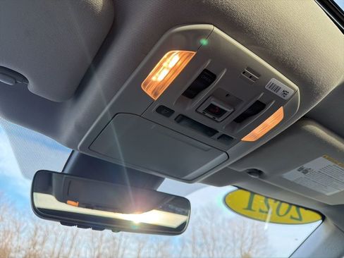 Used 2021 Toyota Highlander XLE image 14