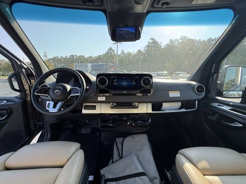 Used 2023 Mercedes-Benz Sprinter 3500 image 26