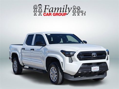 Used 2025 Toyota Tacoma SR image 2